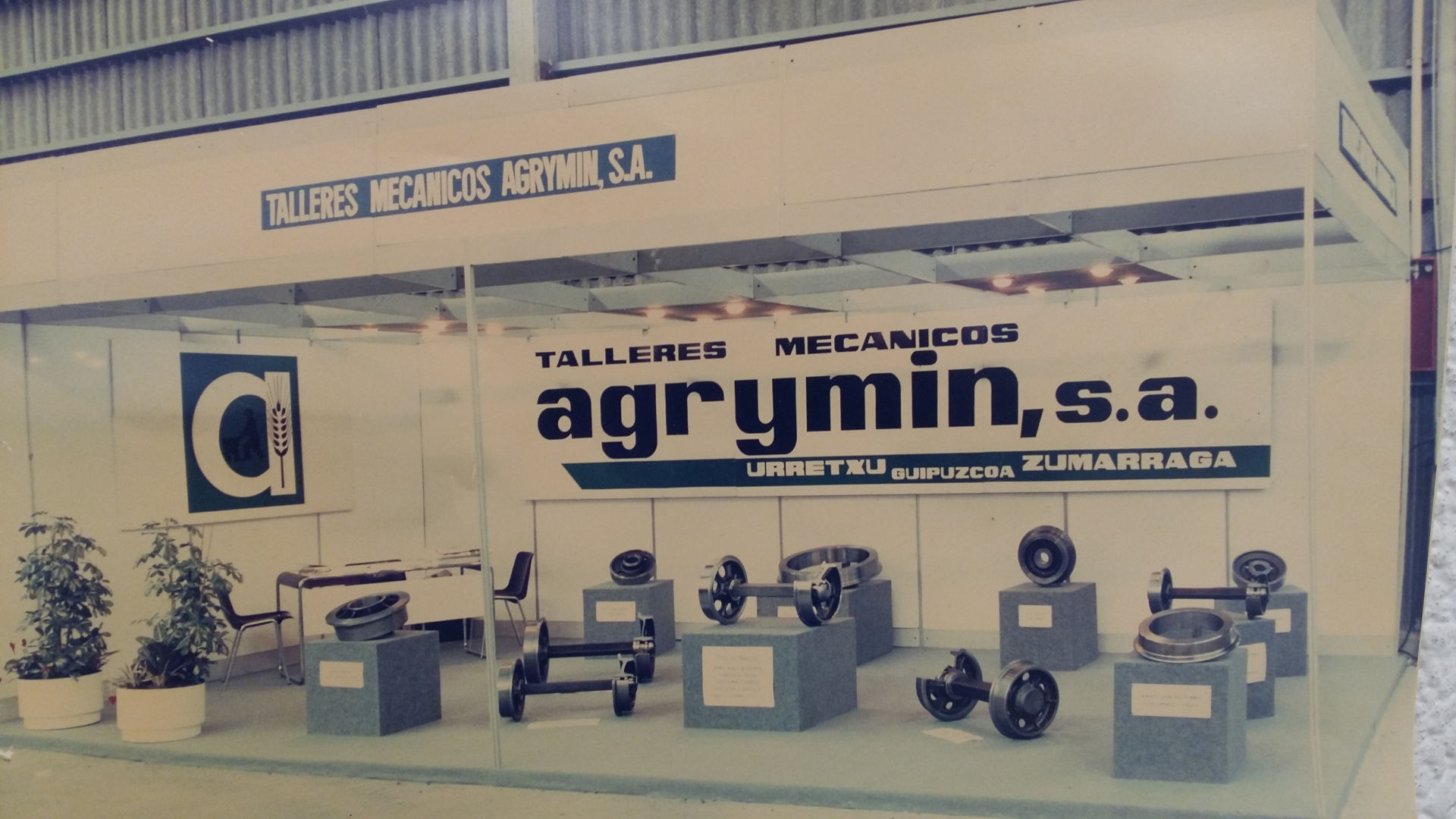 Foto antigua de productos de Agrymin